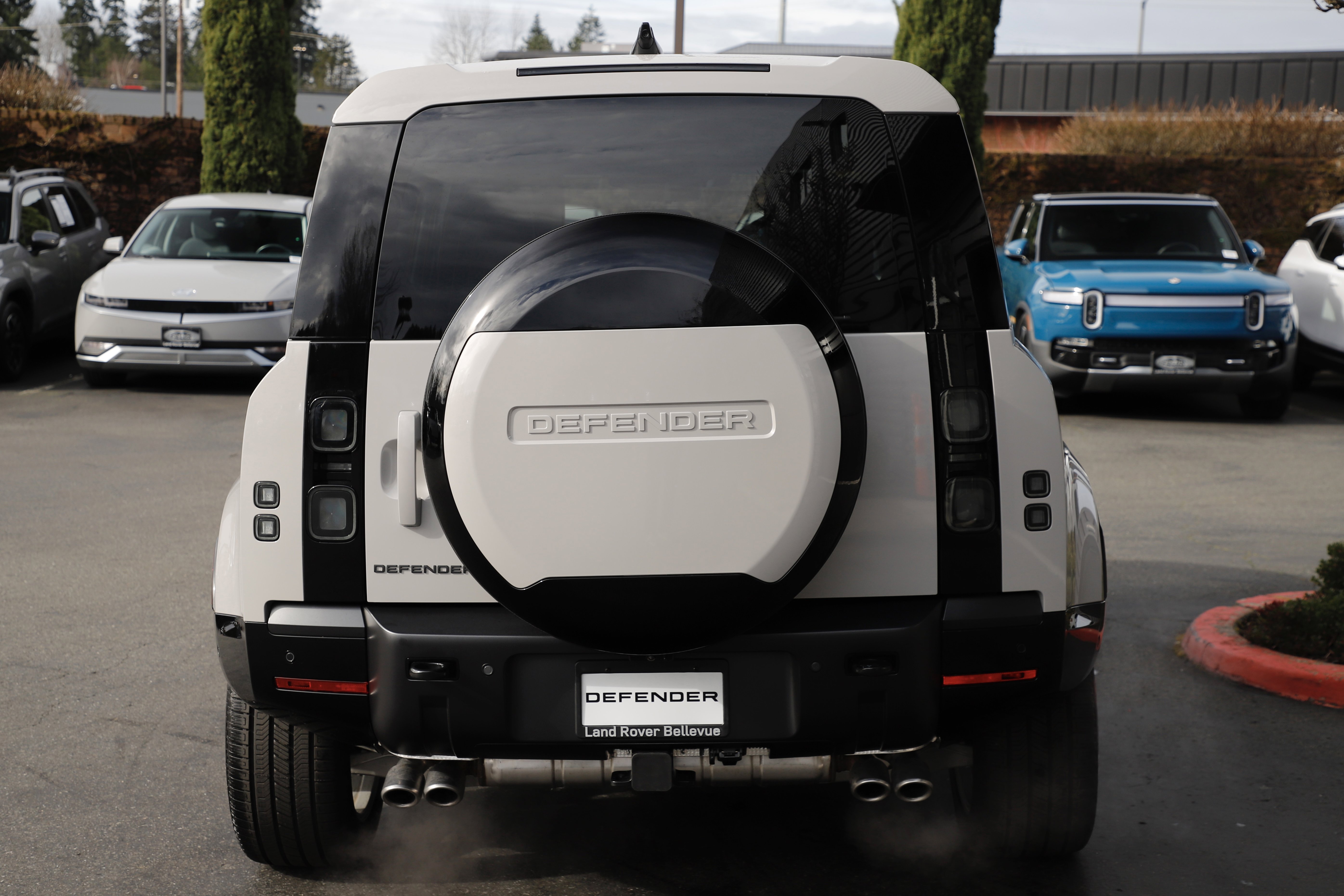 New 2026 Land Rover Defender 110 X-Dynamic SE image 5