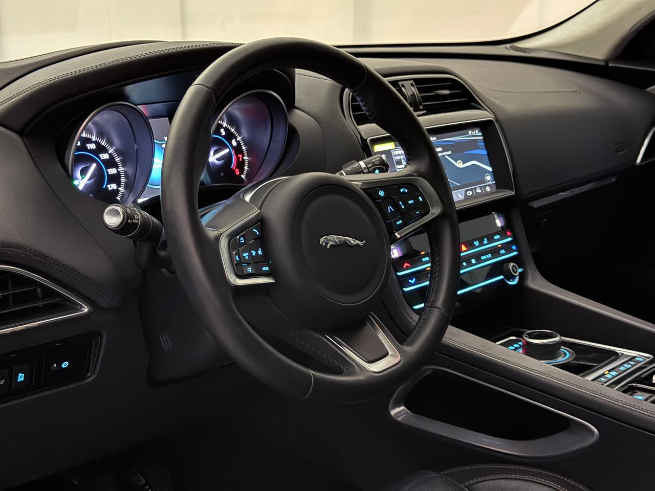 Used 2020 Jaguar F-PACE Prestige AWD/4WD image 19