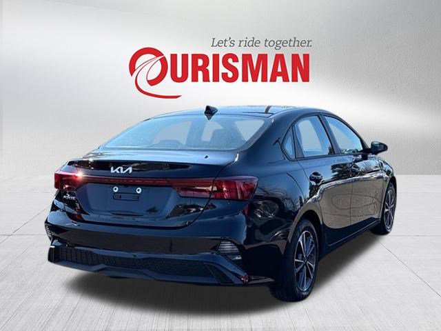 Used 2023 Kia Forte LXS image 2