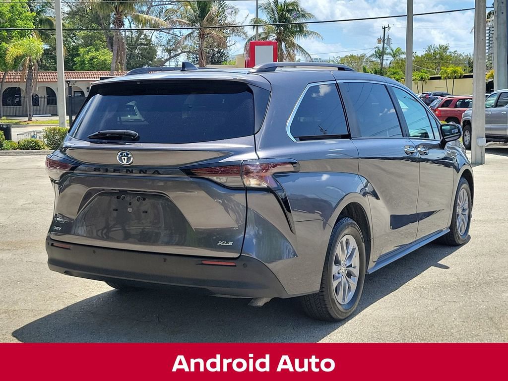 Used 2025 Toyota Sienna XLE FWD image 6
