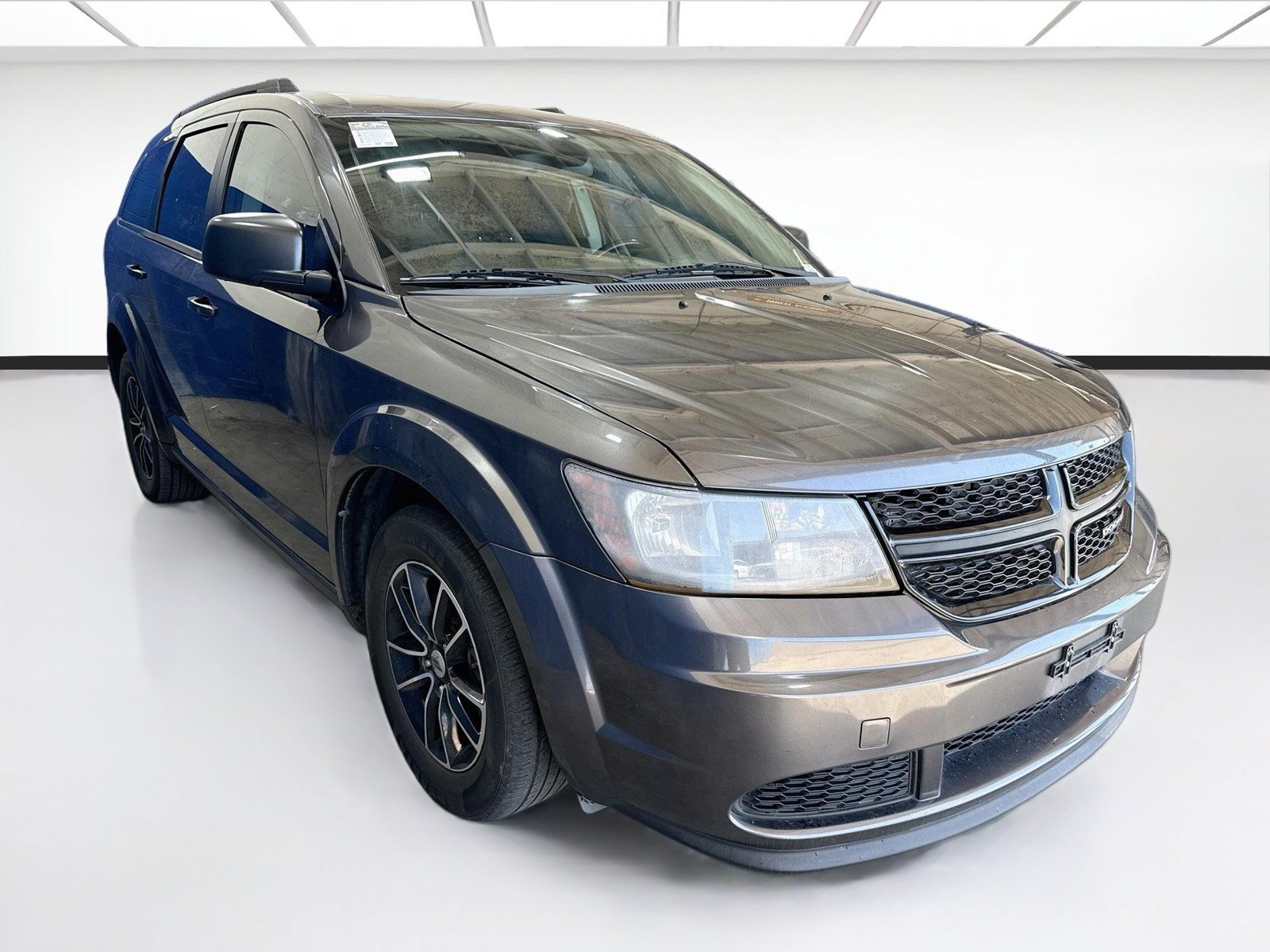 Used 2018 Dodge Journey SE w/ Connectivity Group FWD image 3