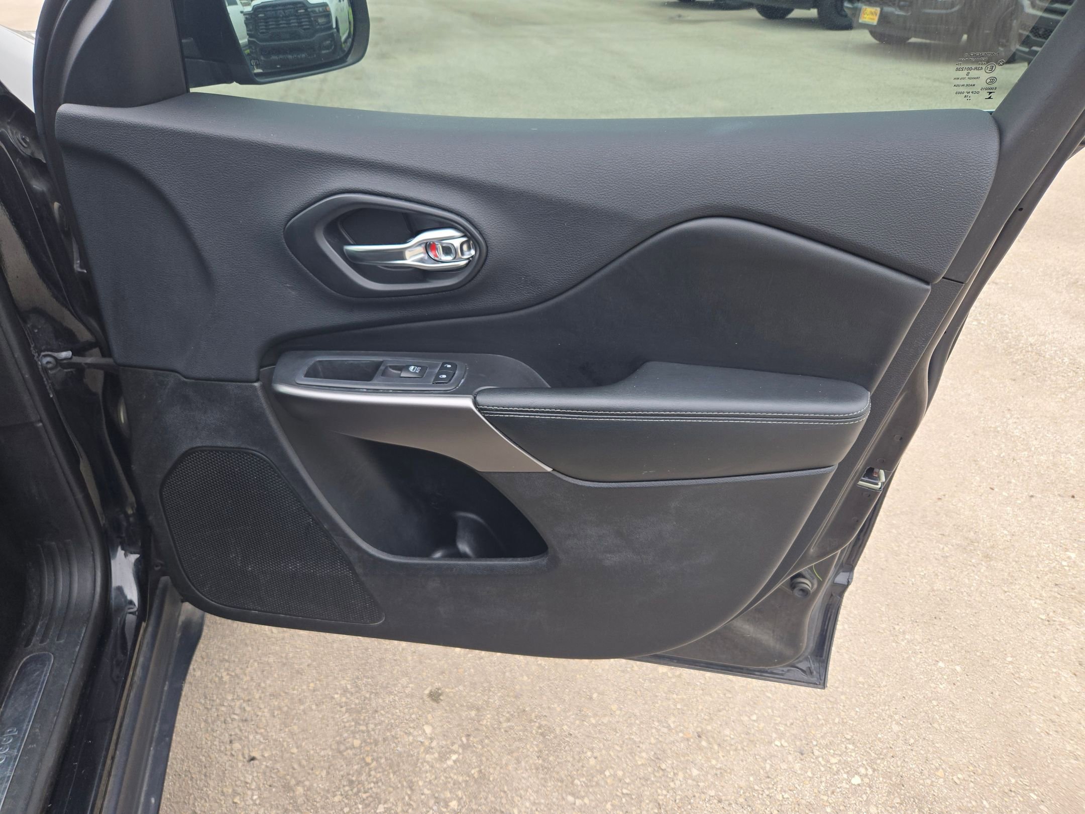 Used 2019 Jeep Cherokee Limited AWD/4WD image 29