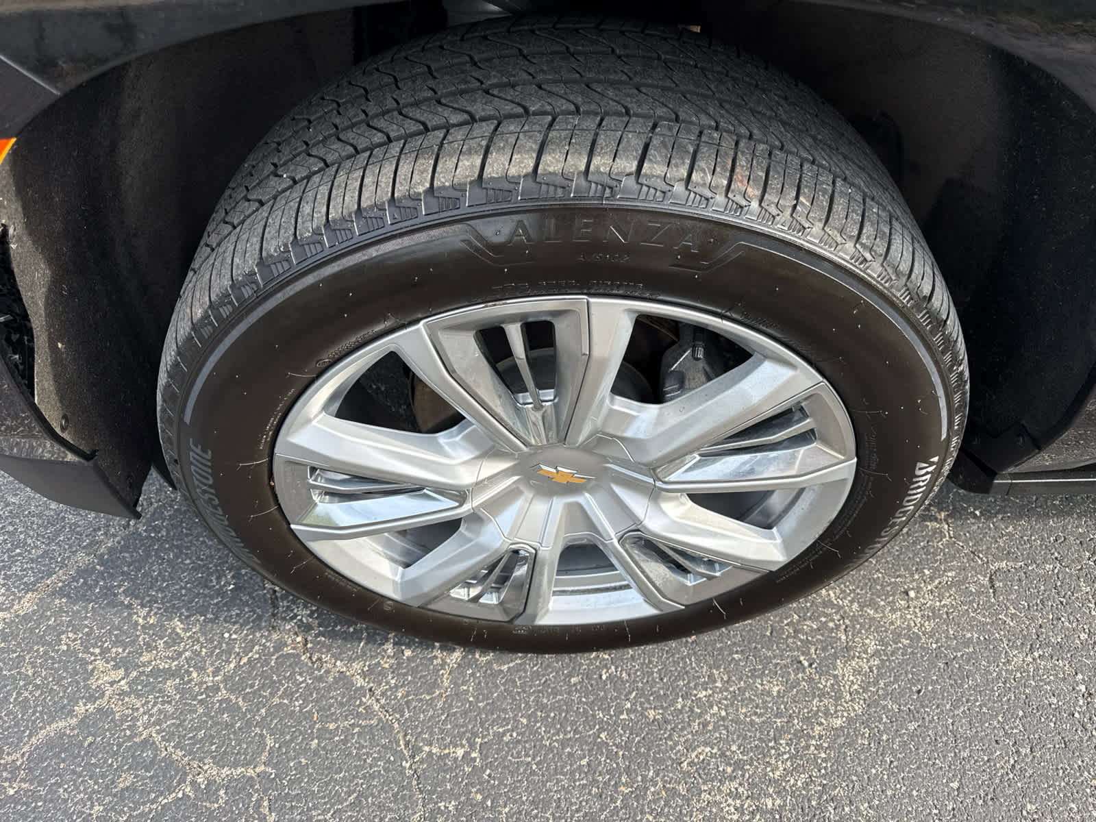 Used 2023 Chevrolet Tahoe High Country image 2