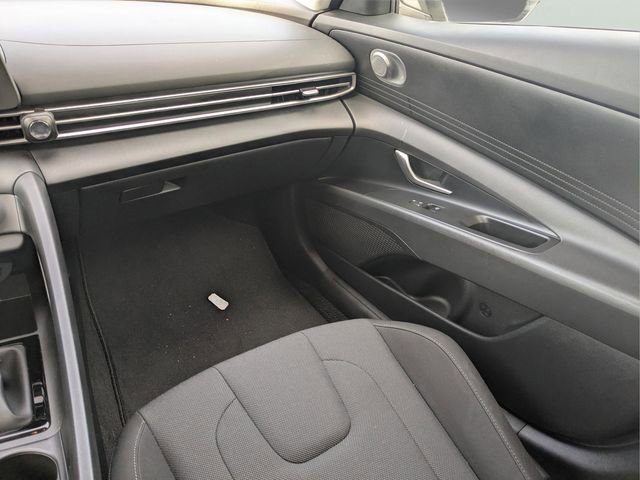 Used 2024 Hyundai Elantra SE FWD image 18