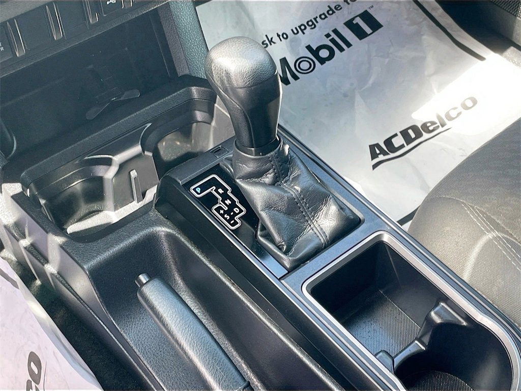 Used 2022 Toyota Tacoma SR w/ SR Convenience Package image 18