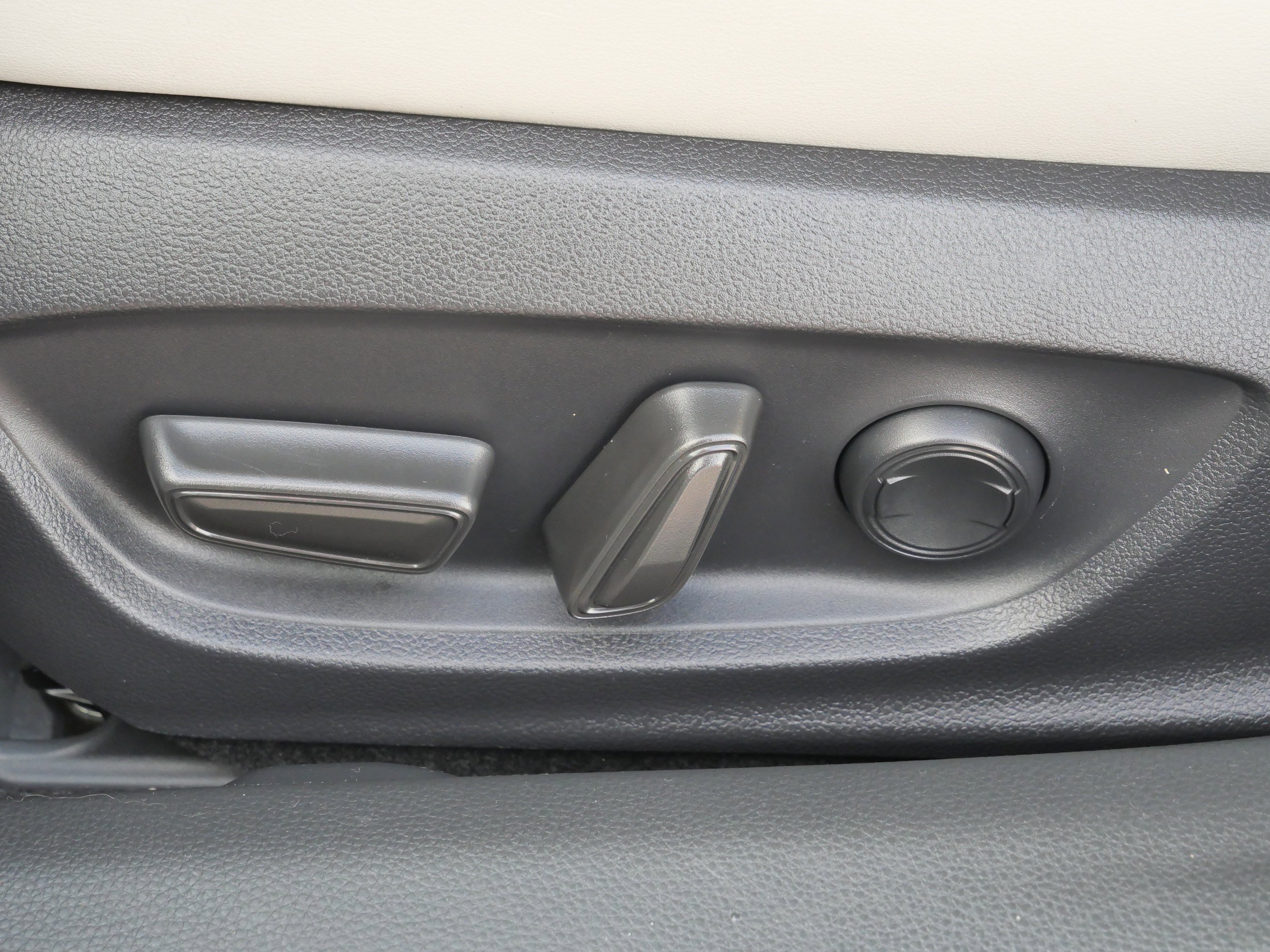 Used 2024 Toyota Prius XLE image 20