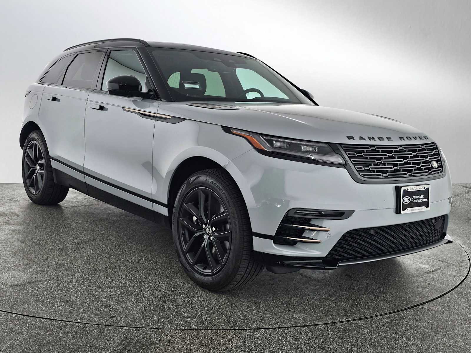 Used 2025 Land Rover Range Rover Velar Dynamic SE image 7