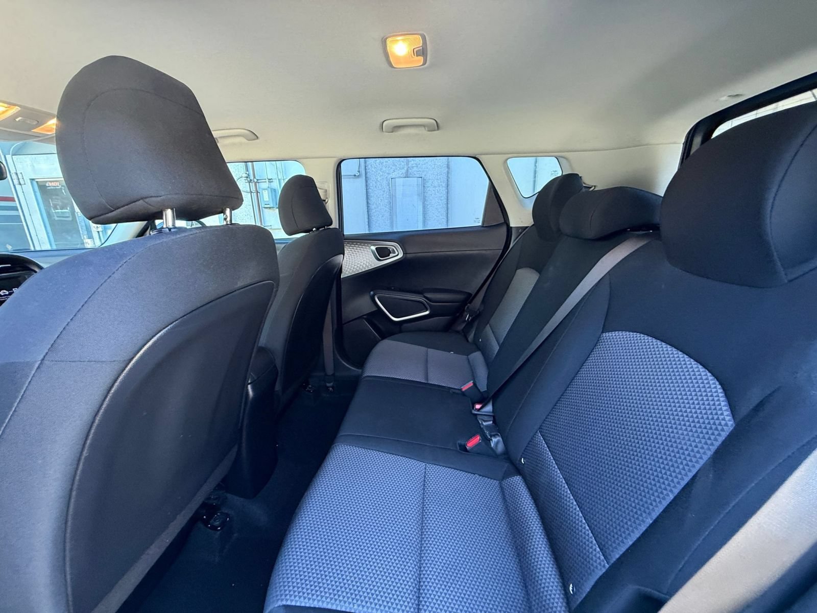 Used 2025 Kia Soul LX w/ LX Technology Package FWD image 22
