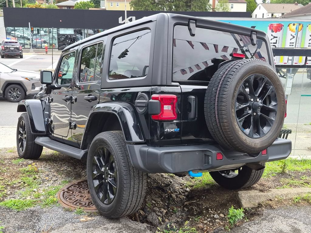 Used 2023 Jeep Wrangler Unlimited Sahara w/ Cold Weather Group AWD/4WD image 9