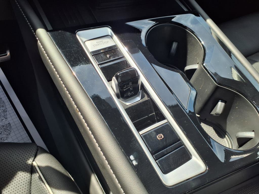 Certified 2025 Volkswagen Atlas SEL Premium R-Line image 19