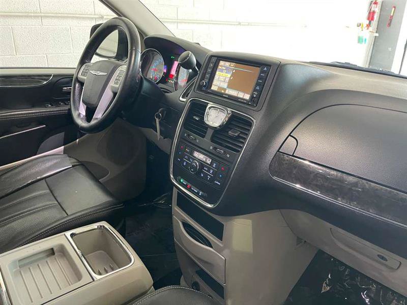 Used 2015 Chrysler Town & Country Touring-L w/ Driver Convenience Group FWD image 85