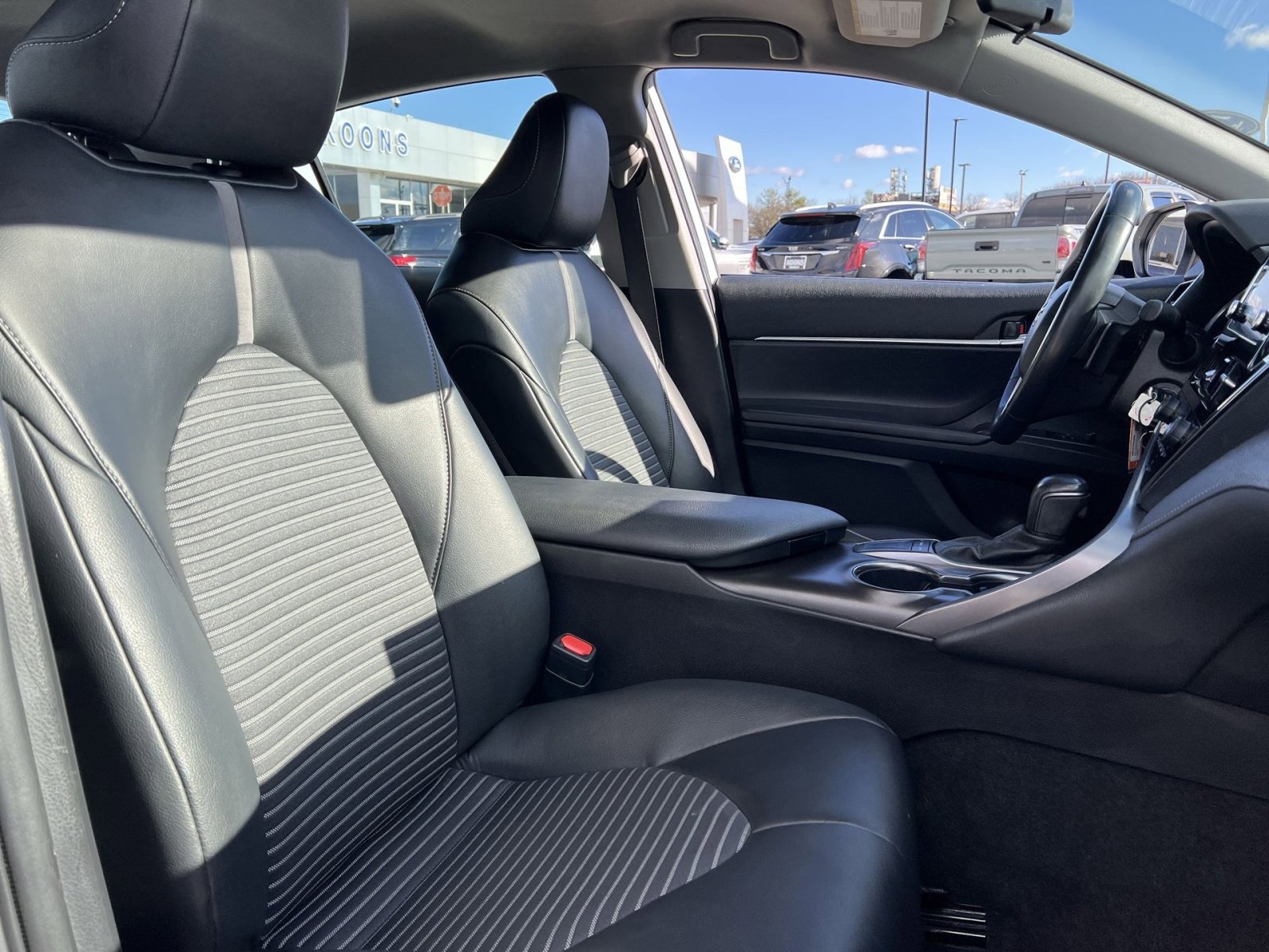 Used 2022 Toyota Camry SE image 25