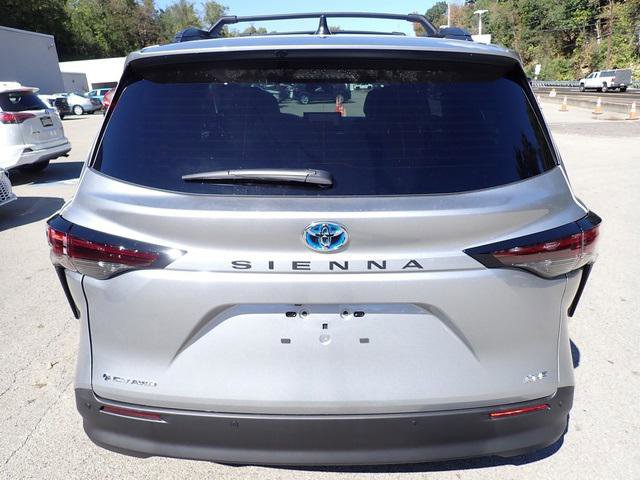 Certified 2025 Toyota Sienna XLE image 5