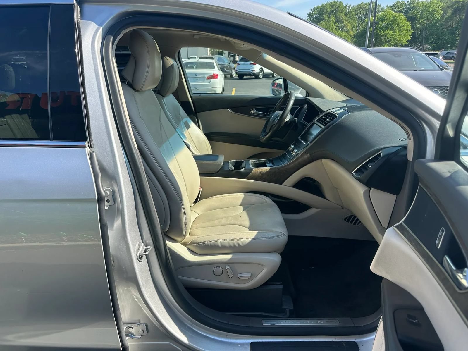 Used 2016 Lincoln MKX Reserve w/ Climate Package AWD/4WD image 13