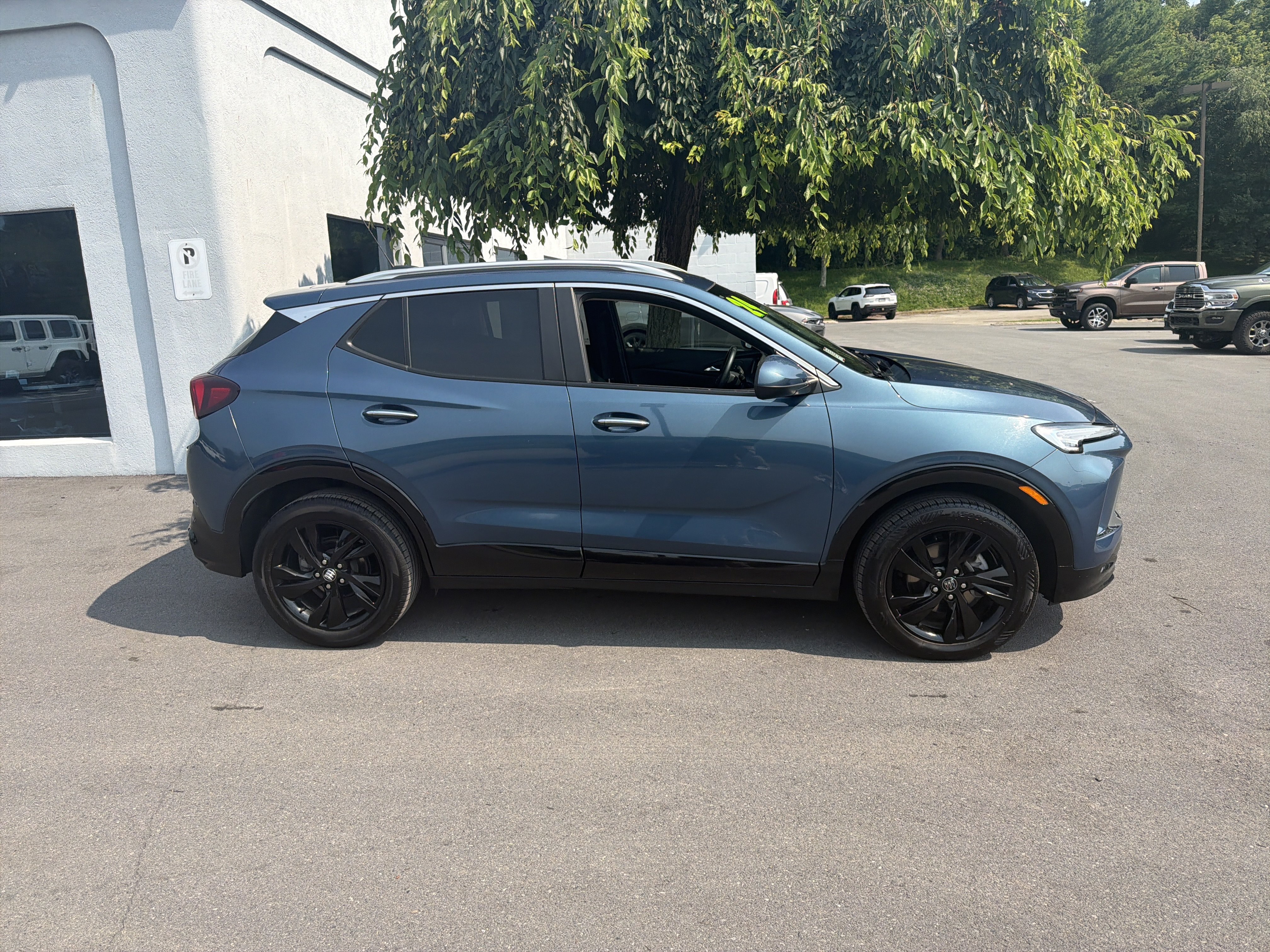 Used 2024 Buick Encore GX Sport Touring AWD/4WD image 2