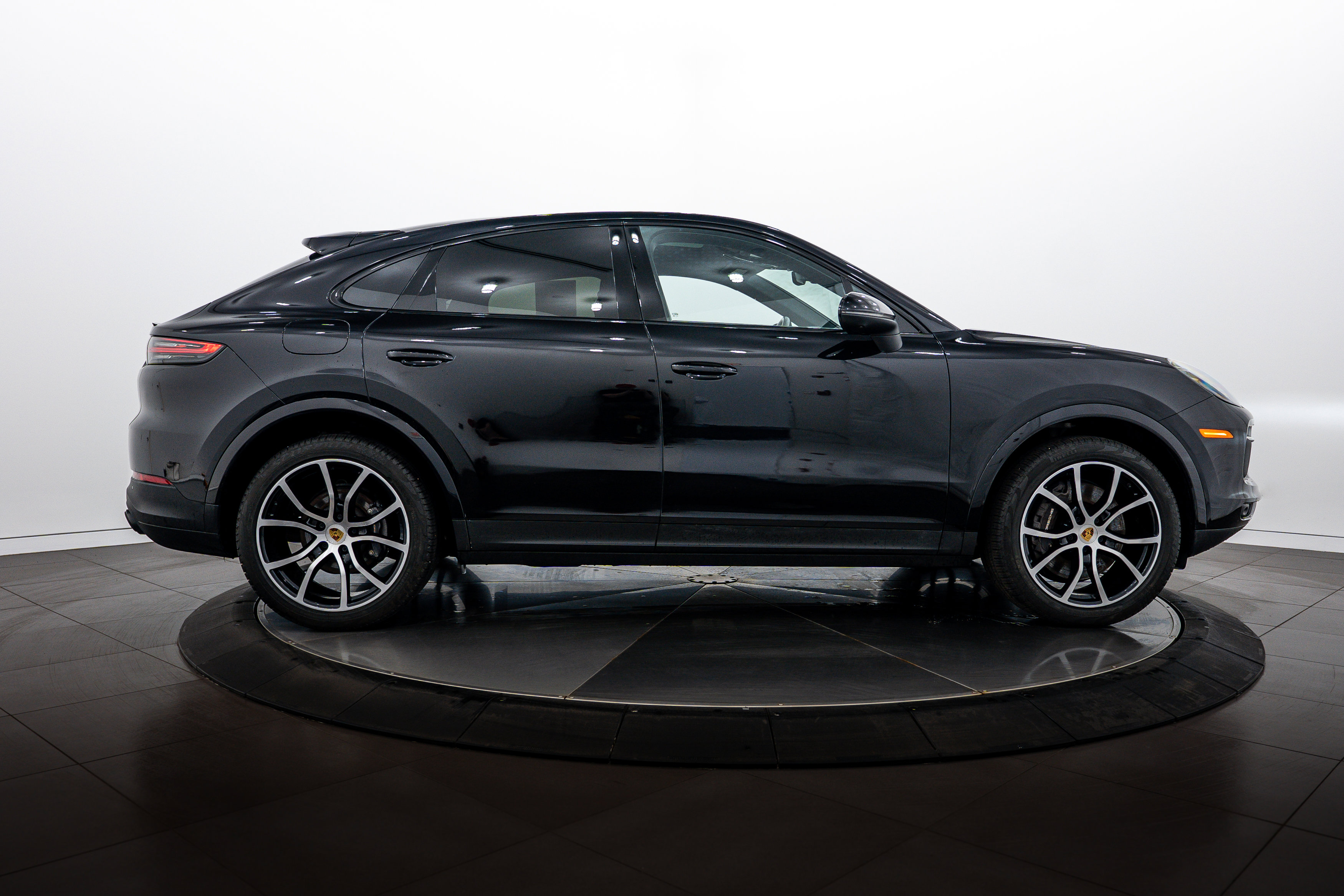 Certified 2022 Porsche Cayenne Platinum Edition AWD/4WD image 8