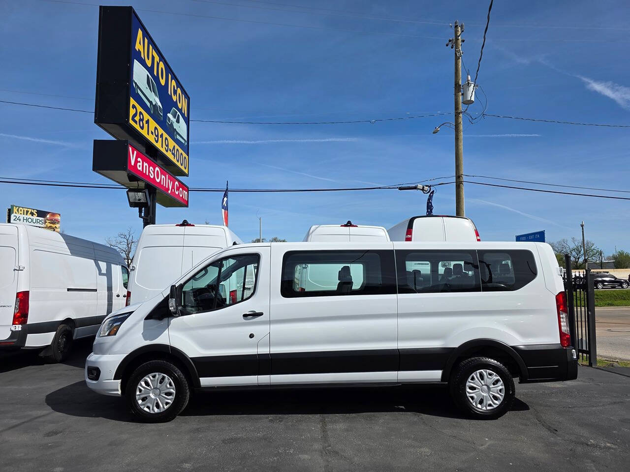 Used 2023 Ford Transit 350 XLT RWD image 4