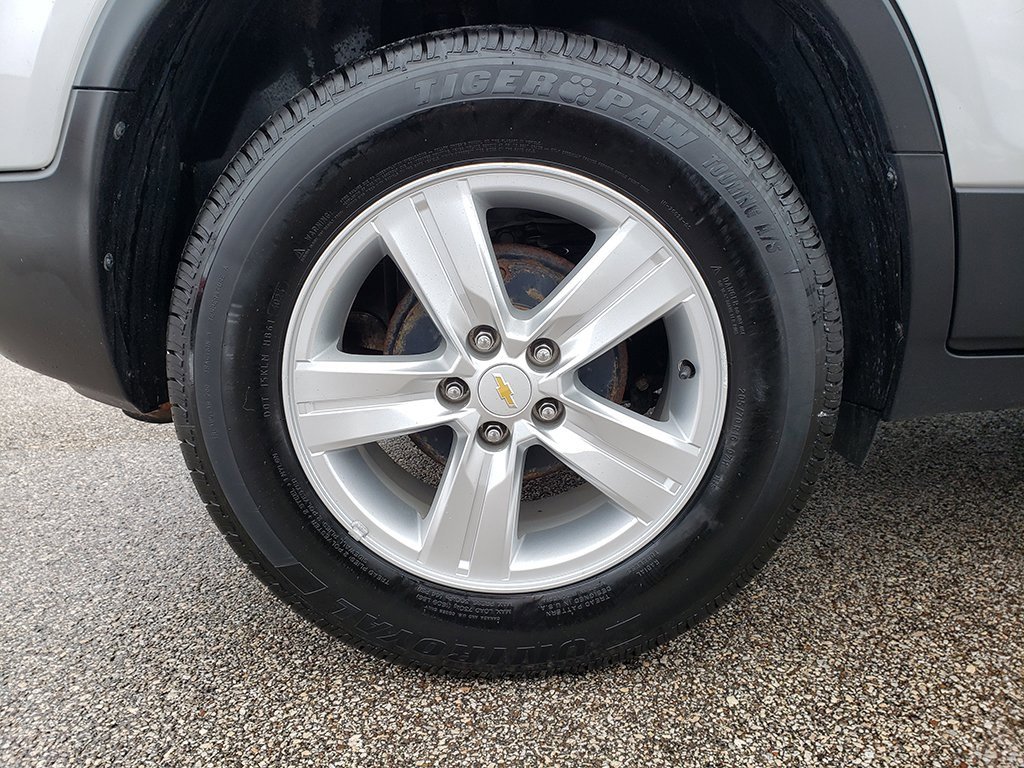 Used 2020 Chevrolet Trax LT w/ LT Convenience Package image 16