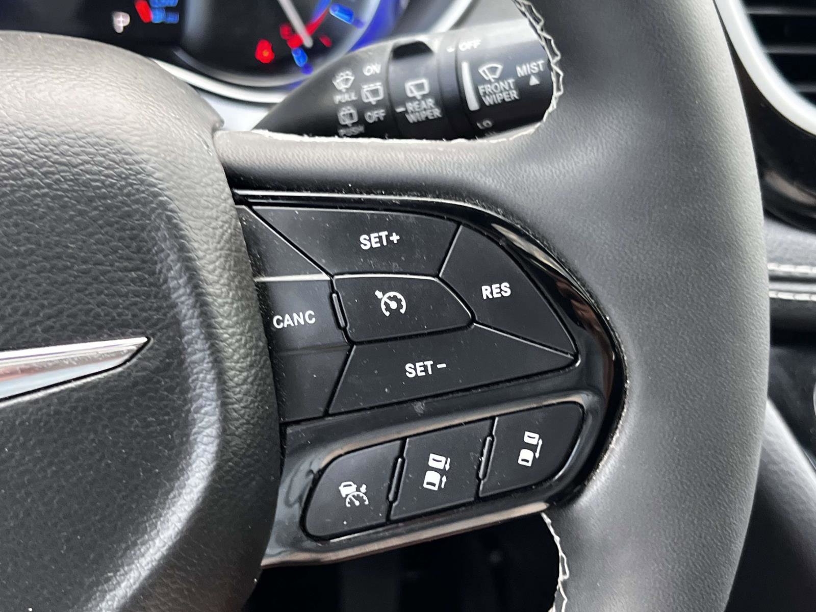 Used 2022 Chrysler Pacifica Limited w/ S Appearance Package image 21