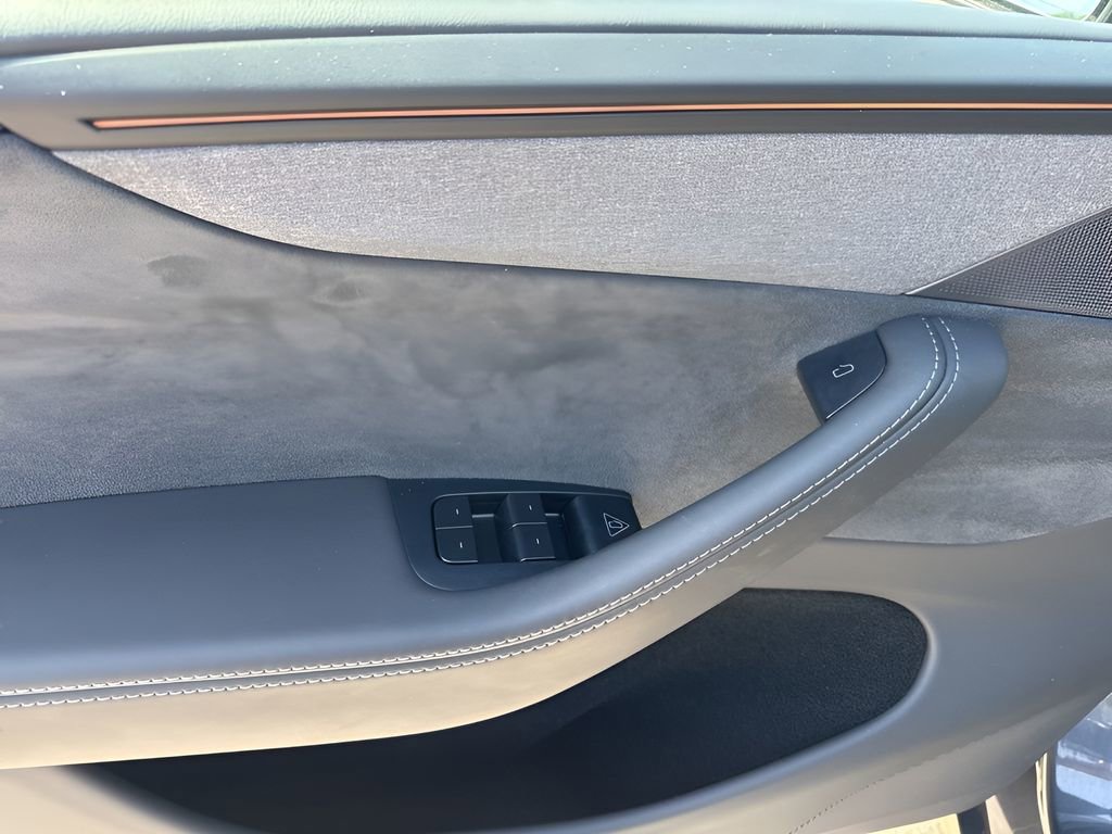 Used 2026 Tesla Model Y Long Range RWD image 29