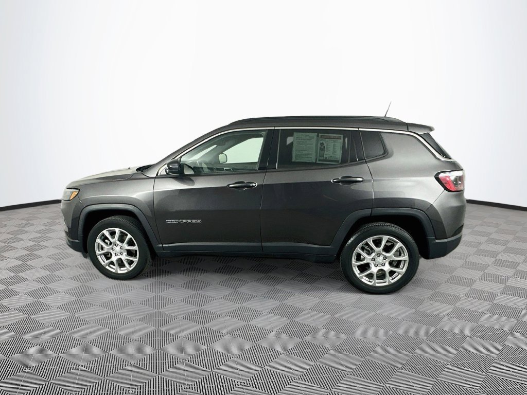Used 2023 Jeep Compass Latitude AWD/4WD image 5