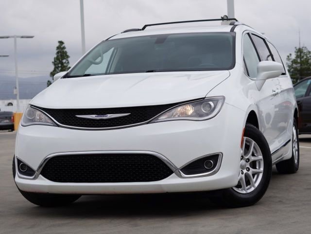 Used 2020 Chrysler Pacifica Touring-L image 3