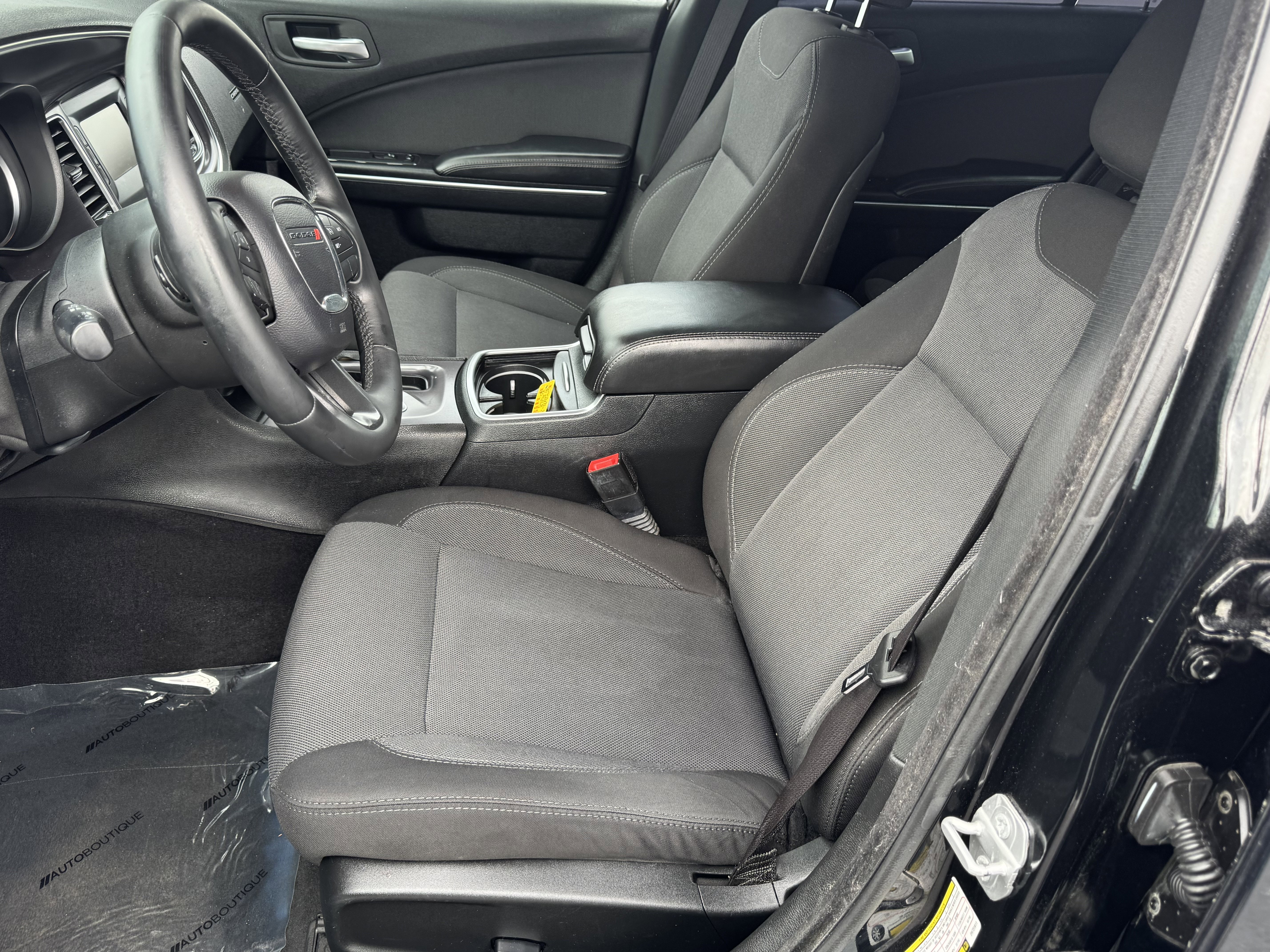 Used 2015 Dodge Charger SE w/ Sport Appearance Group image 8