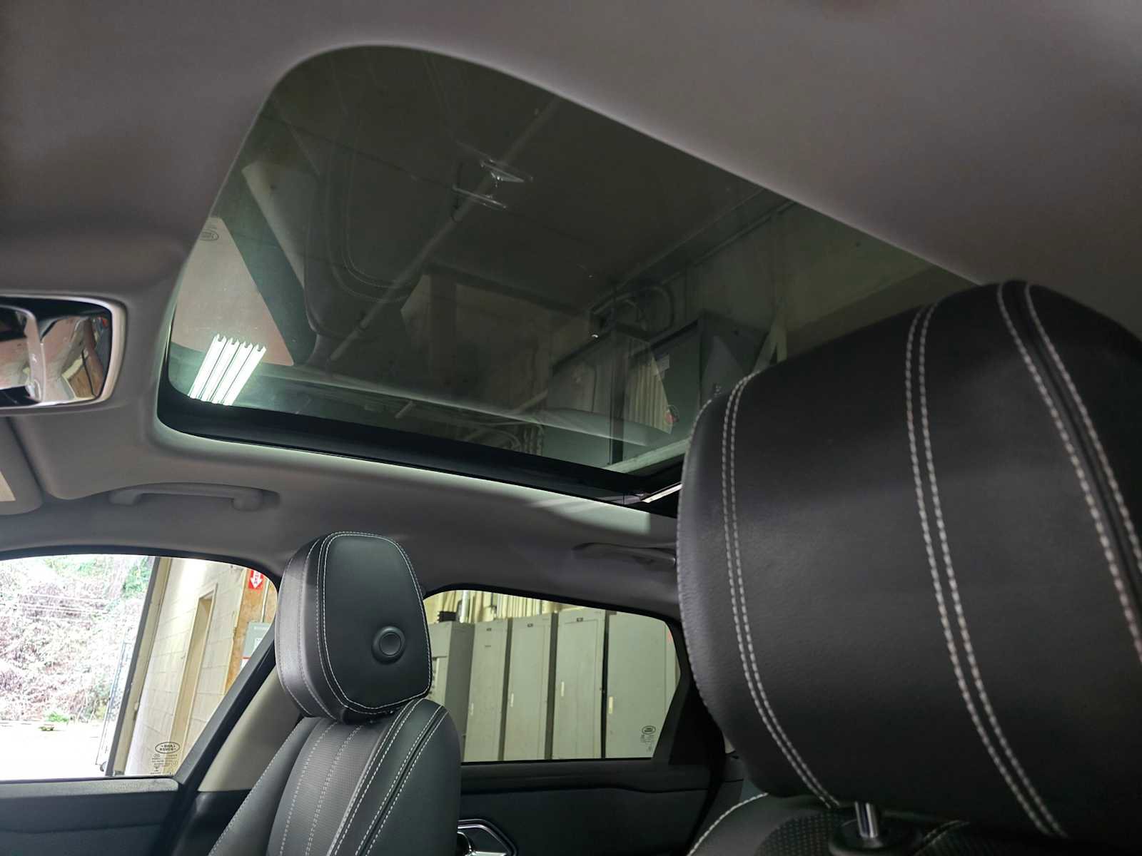 Used 2018 Land Rover Range Rover Velar S image 23