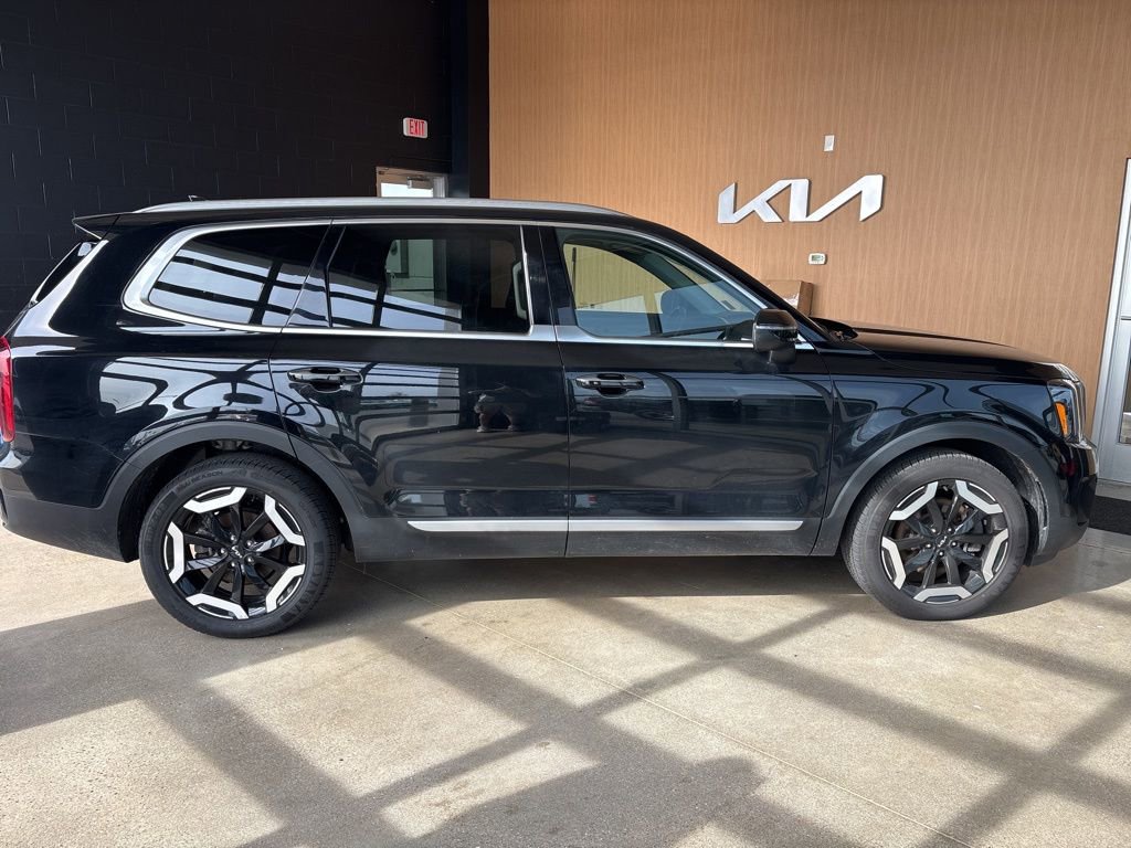 Certified 2023 Kia Telluride S w/ S Sunroof Package AWD/4WD image 16