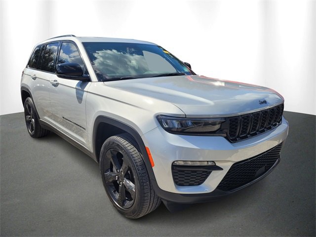Used 2024 Jeep Grand Cherokee Limited w/ Black Appearance Package
