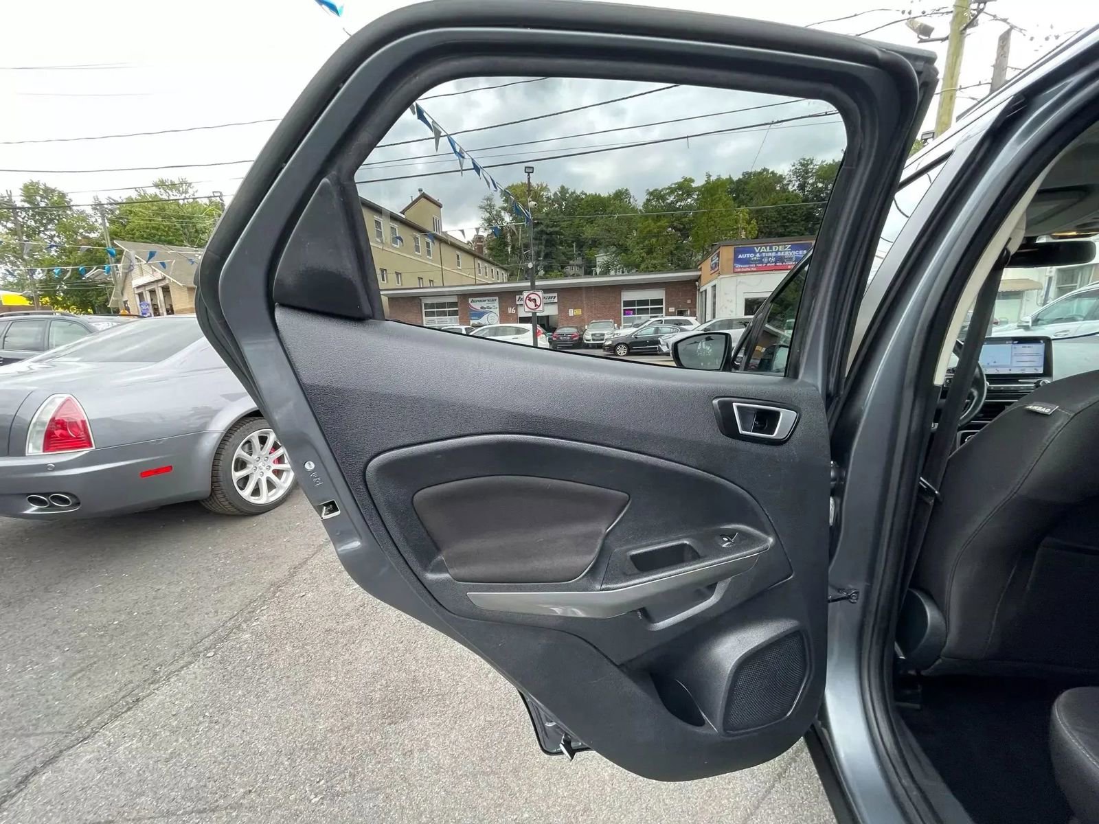 Used 2018 Ford EcoSport SE w/ SE Convenience Package image 50