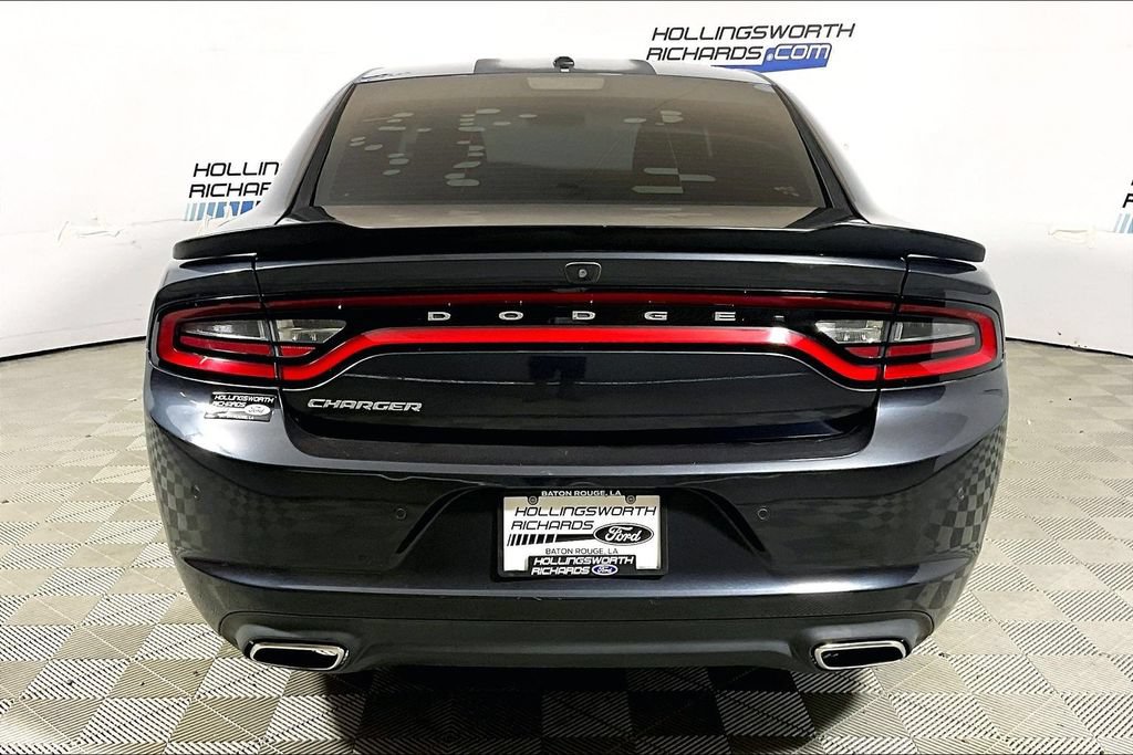 Used 2019 Dodge Charger SXT RWD image 4