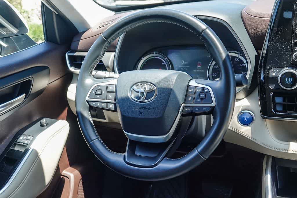 Used 2022 Toyota Highlander XLE FWD image 14
