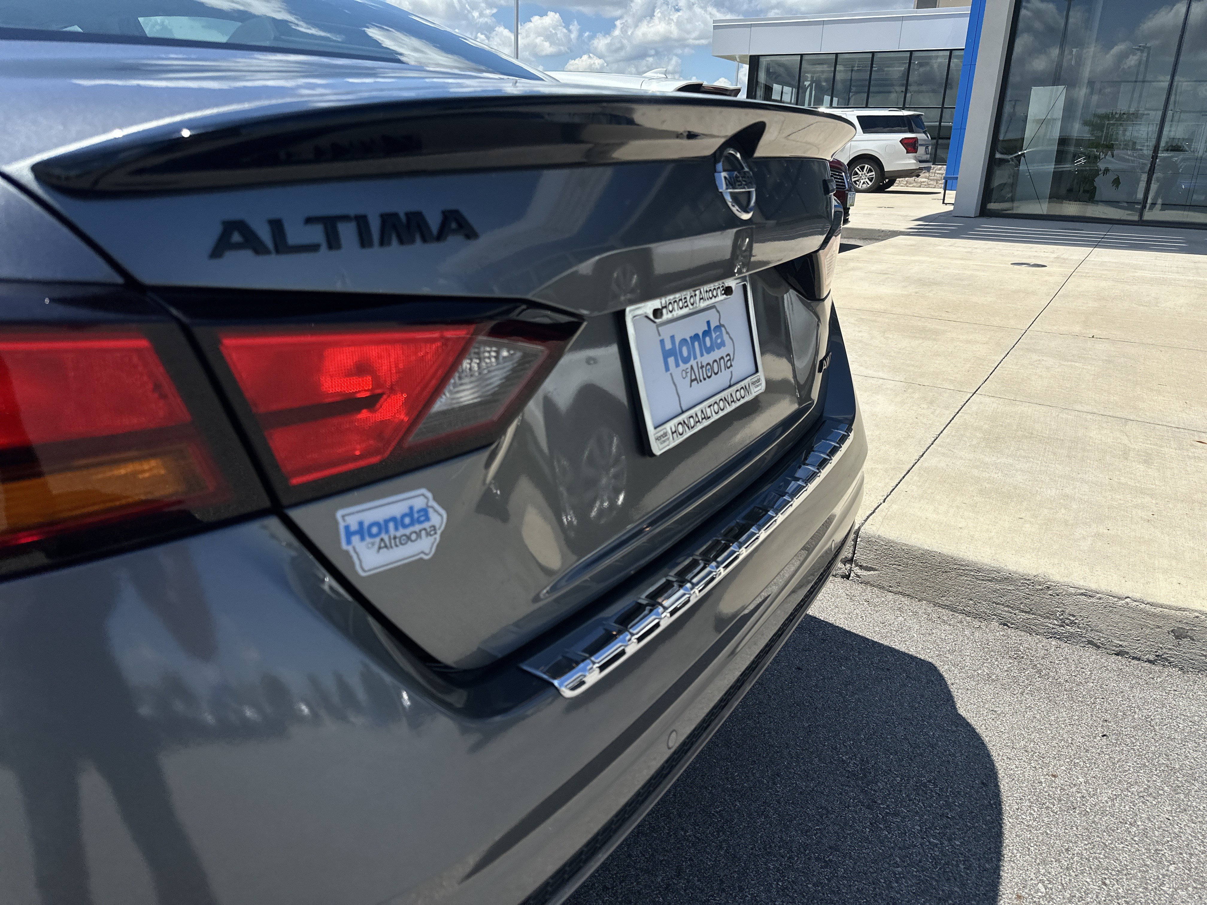 Used 2022 Nissan Altima 2.5 SR w/ Midnight Edition Package AWD/4WD image 14