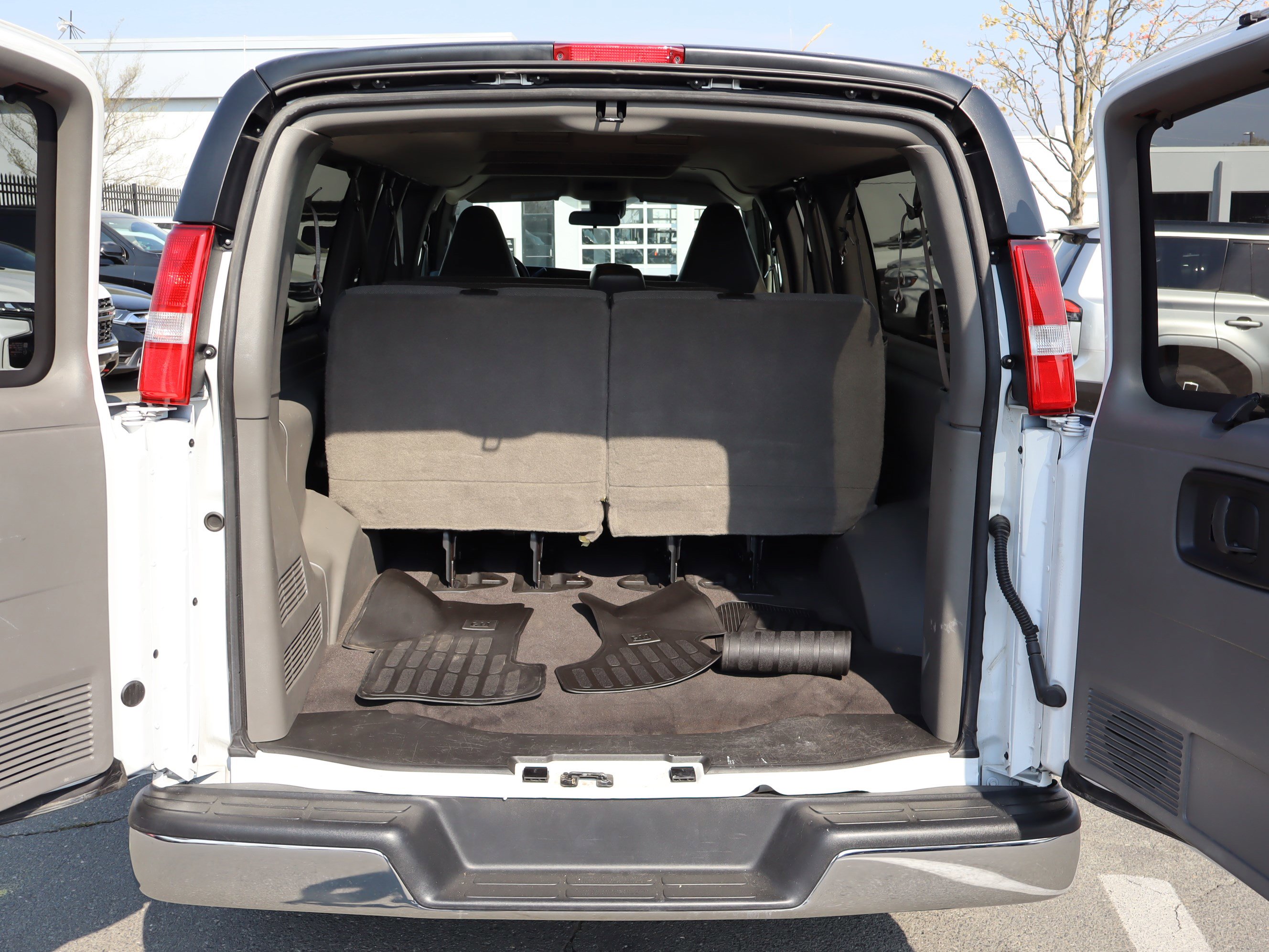 Used 2024 Chevrolet Express 3500 LT w/ LT Preferred Equipment Group image 28