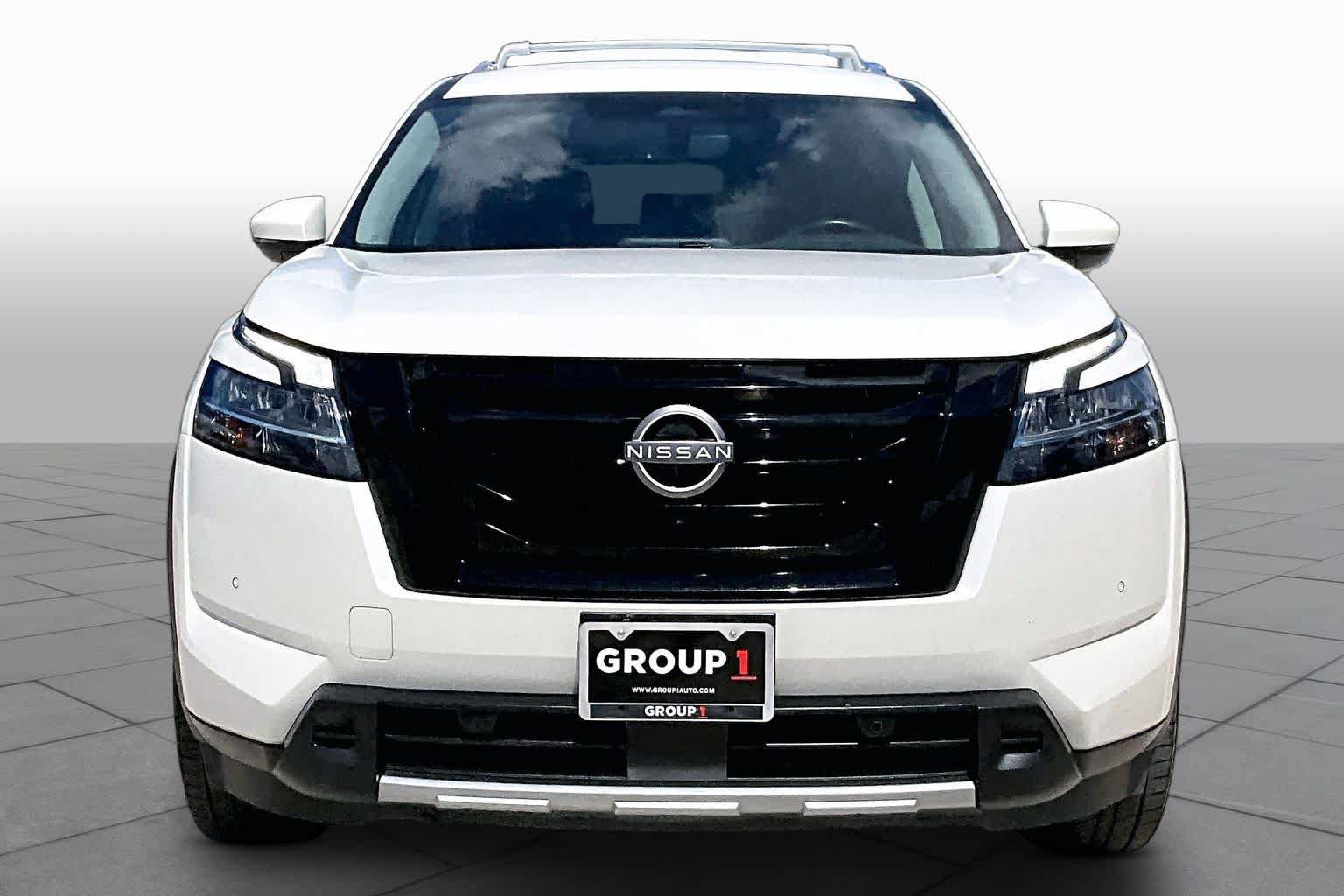 Used 2023 Nissan Pathfinder SL w/ Lighting Package (N92) FWD image 4