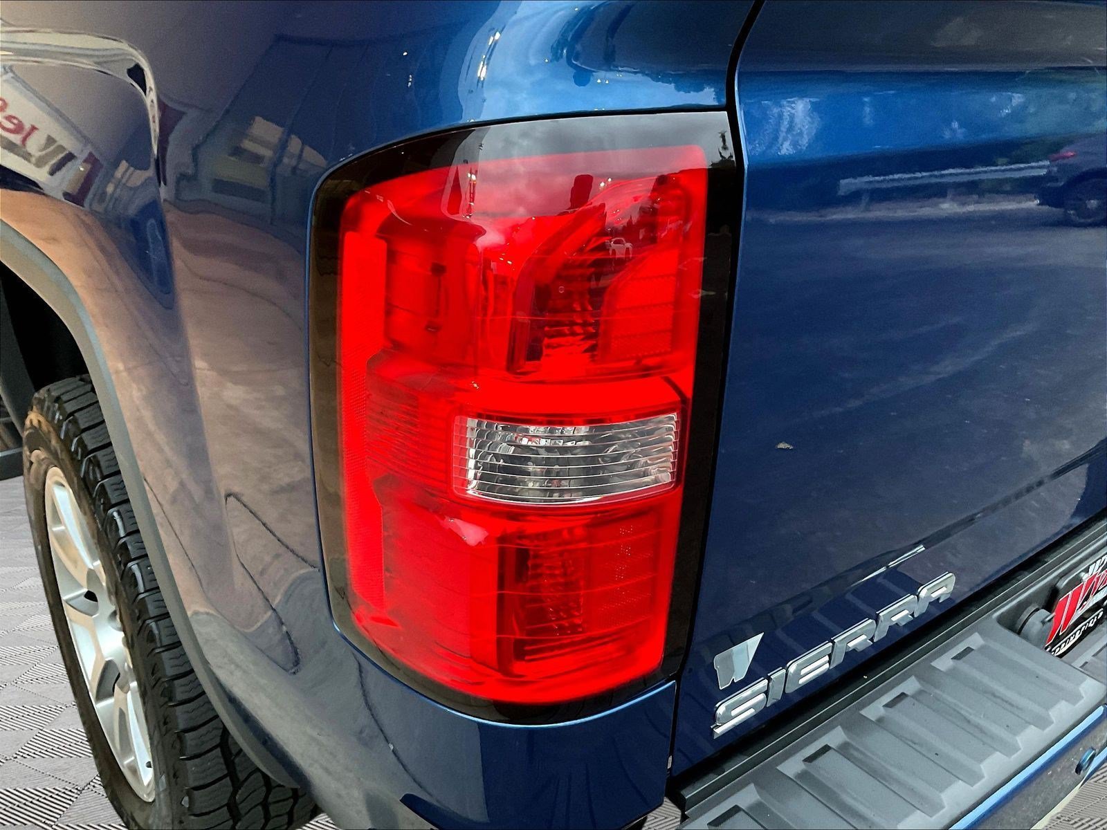 Used 2015 GMC Sierra 1500 Denali w/ Driver Alert Package AWD/4WD image 24