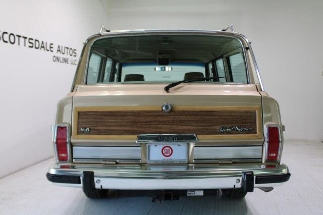 Used 1989 Jeep Grand Wagoneer image 4