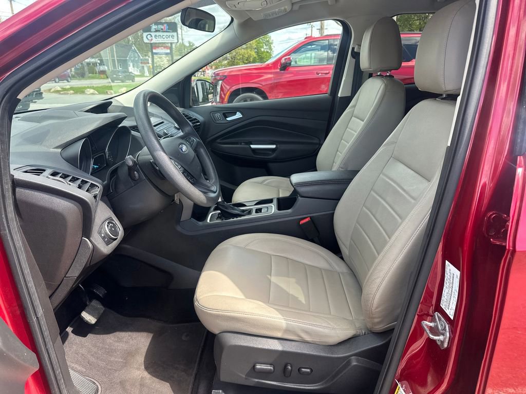 Used 2017 Ford Escape SE AWD/4WD image 9