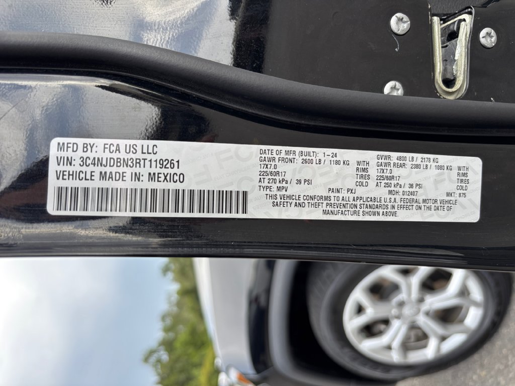 Certified 2024 Jeep Compass Latitude AWD/4WD image 30