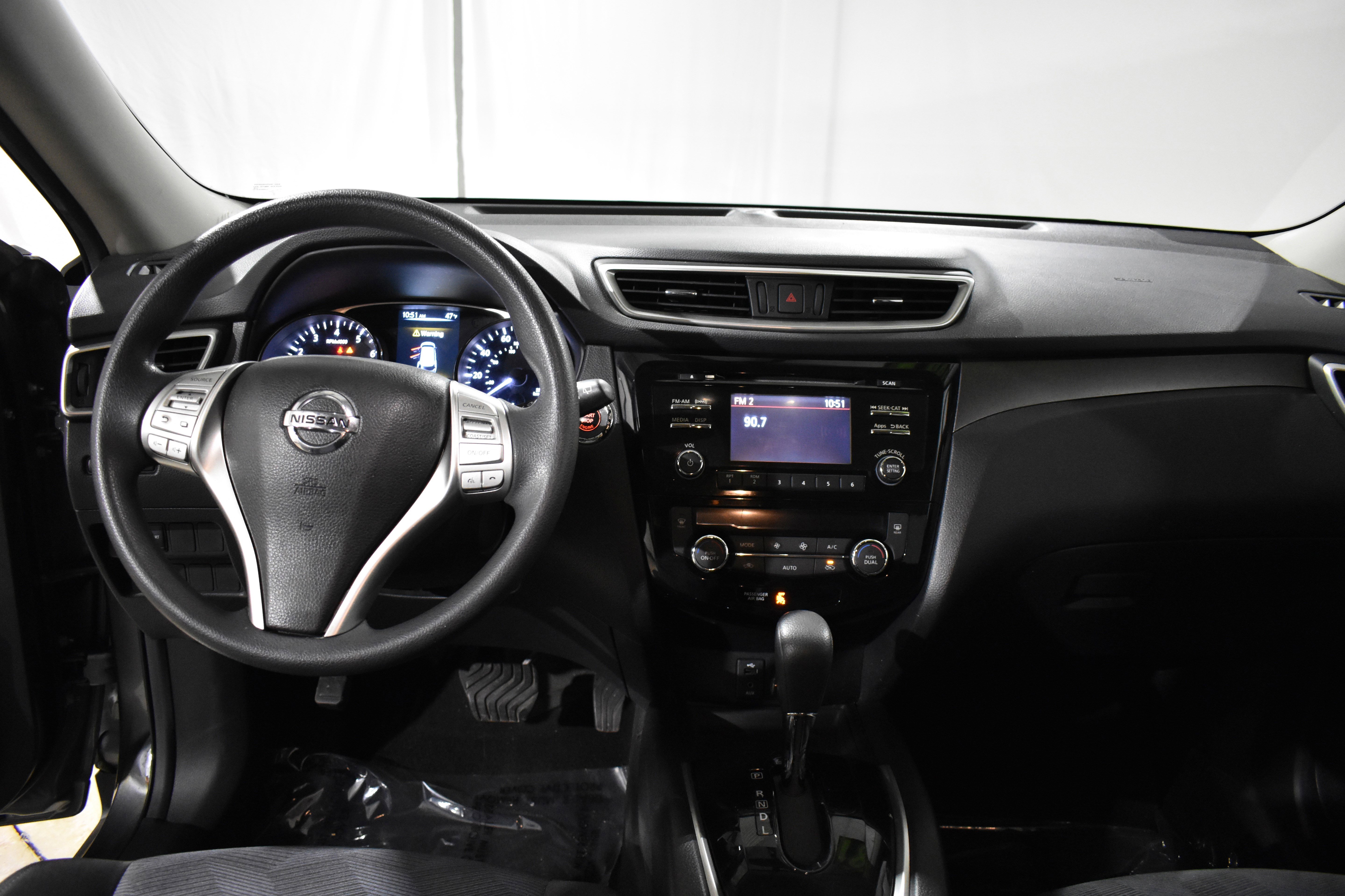 Used 2015 Nissan Rogue SV image 28