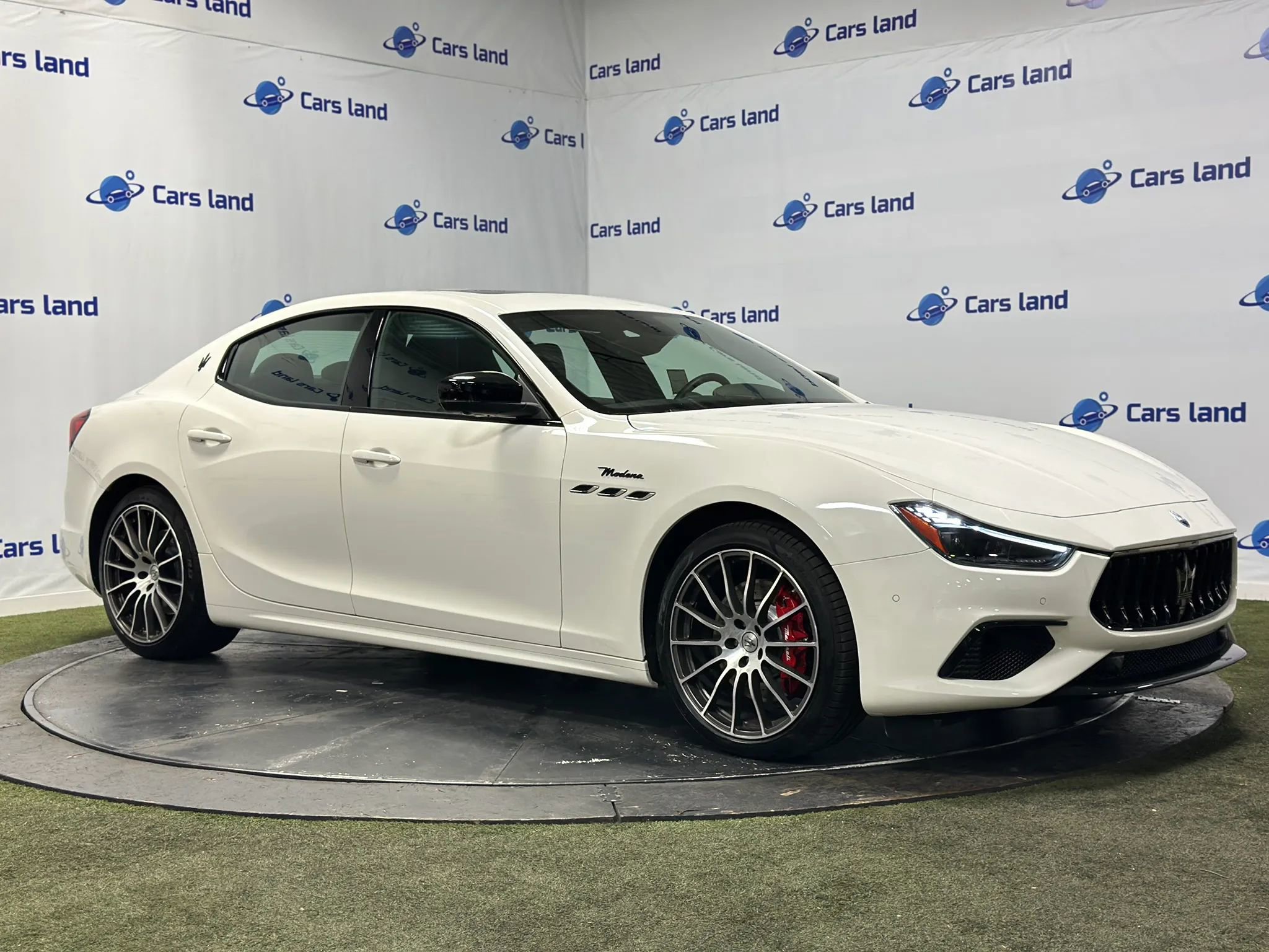 Used 2024 Maserati Ghibli Modena Q4 AWD/4WD image 2