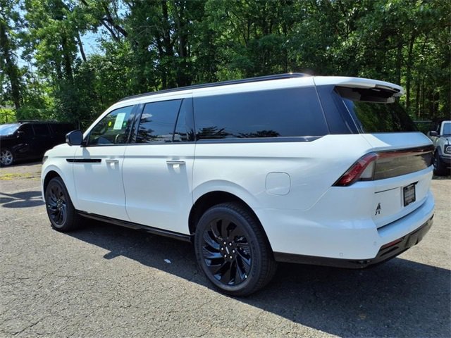 New 2025 Lincoln Navigator L Reserve w/ Jet Appearance Package image 4