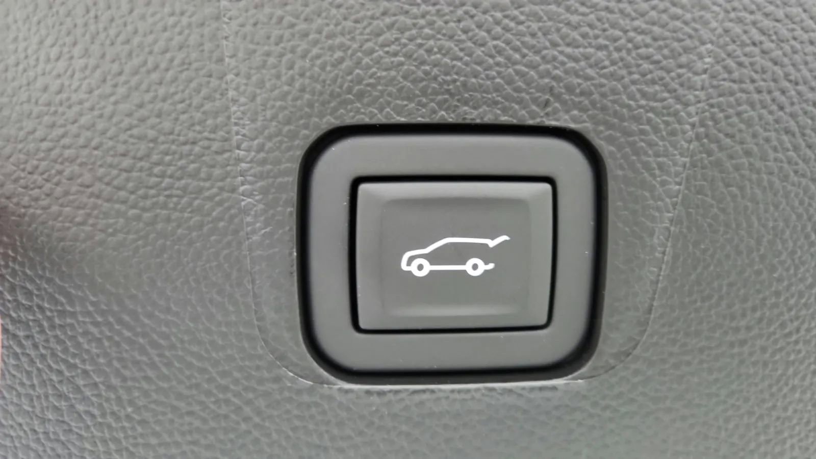 Used 2023 Chevrolet Traverse LT image 24