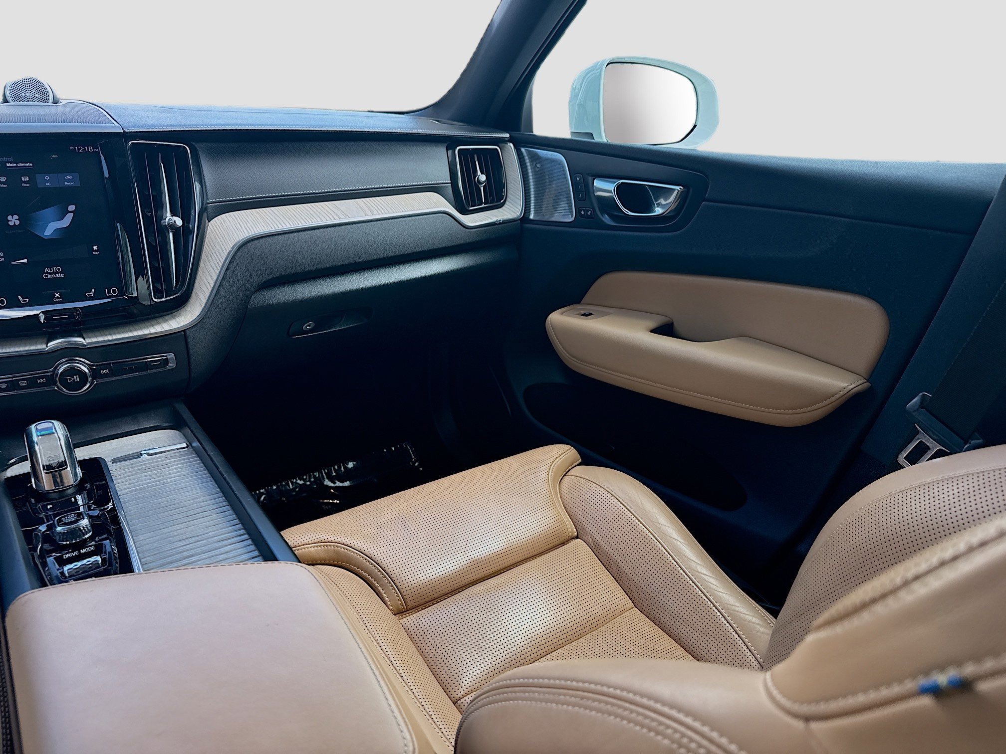 Used 2019 Volvo XC60 T8 Inscription w/ Advanced Package image 22
