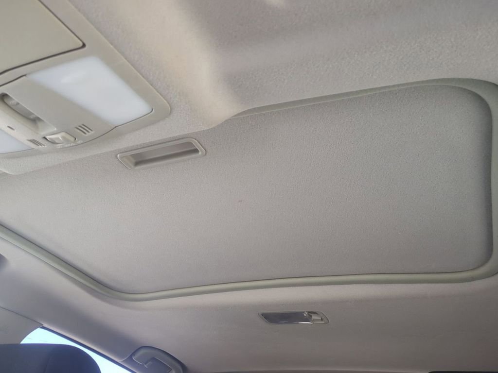 Used 2010 Nissan Rogue SL w/ Moonroof Pkg image 19
