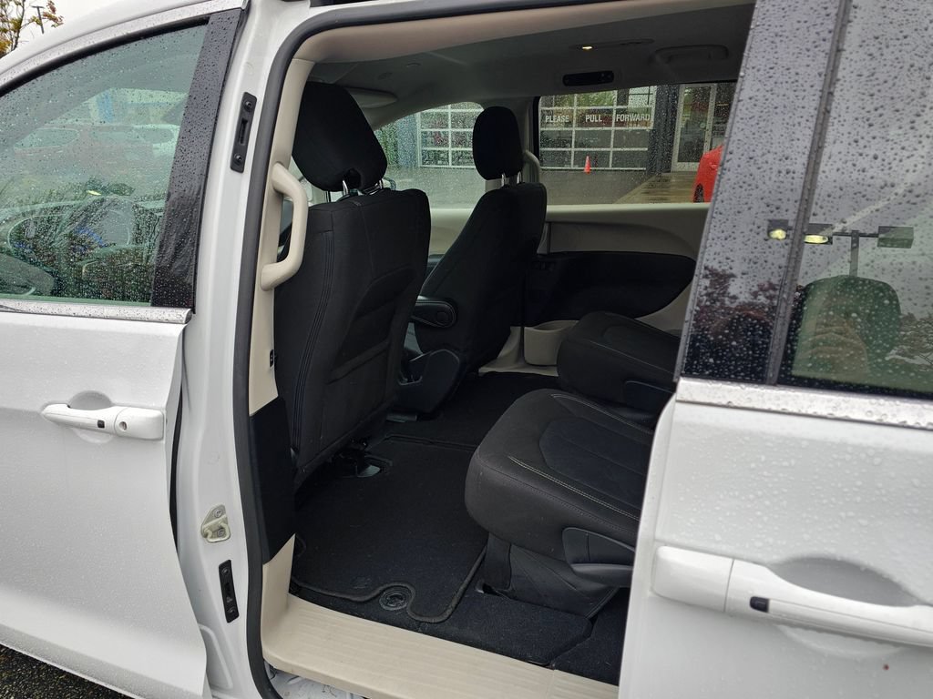 Used 2024 Chrysler Voyager LX FWD image 12