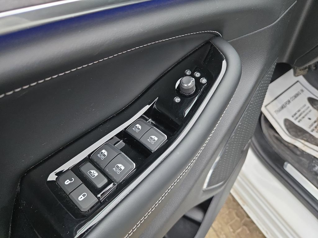 Used 2023 Jeep Grand Cherokee Overland w/ Luxury Tech Group IV image 13