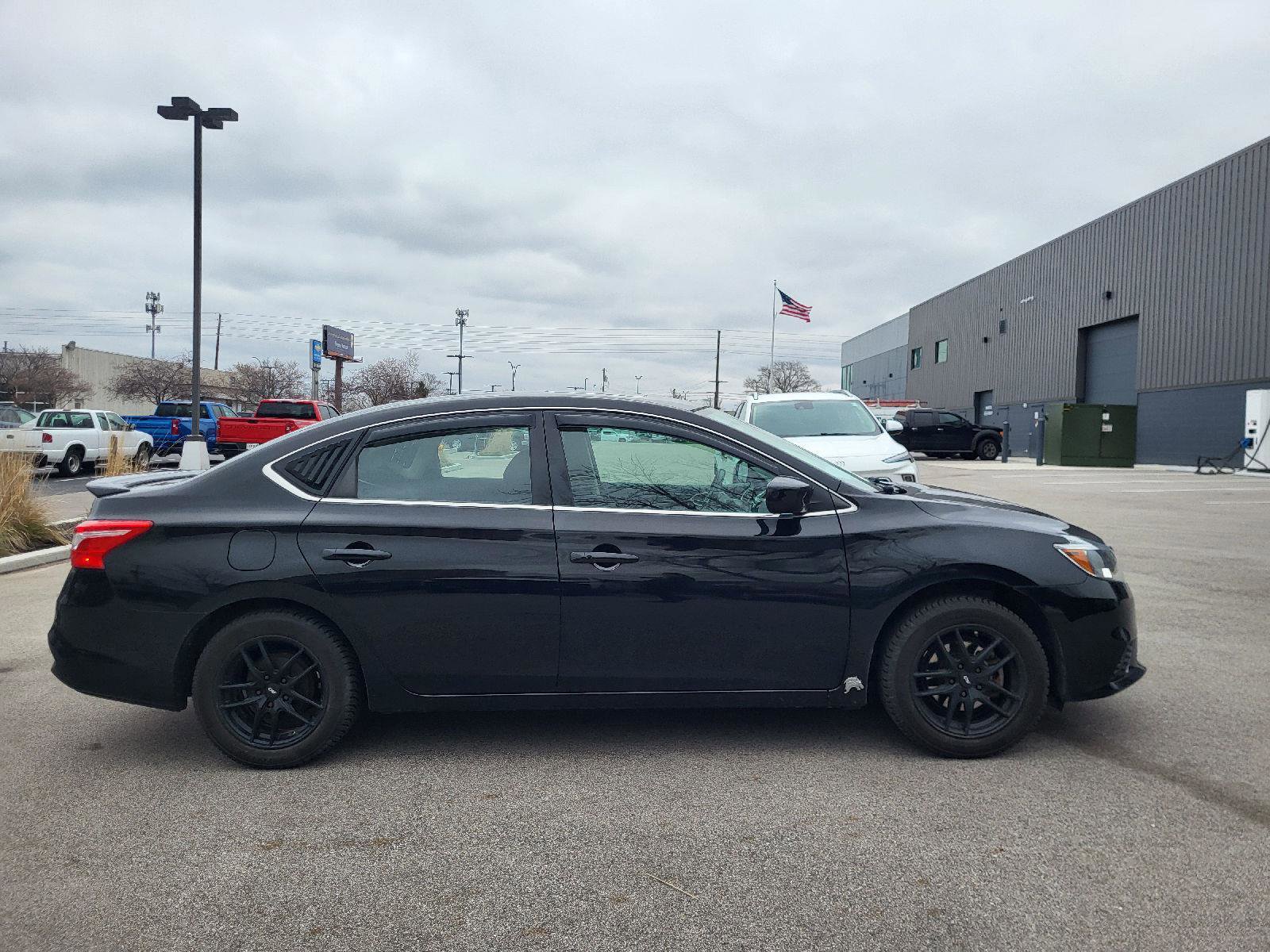 Used 2017 Nissan Sentra SV image 2