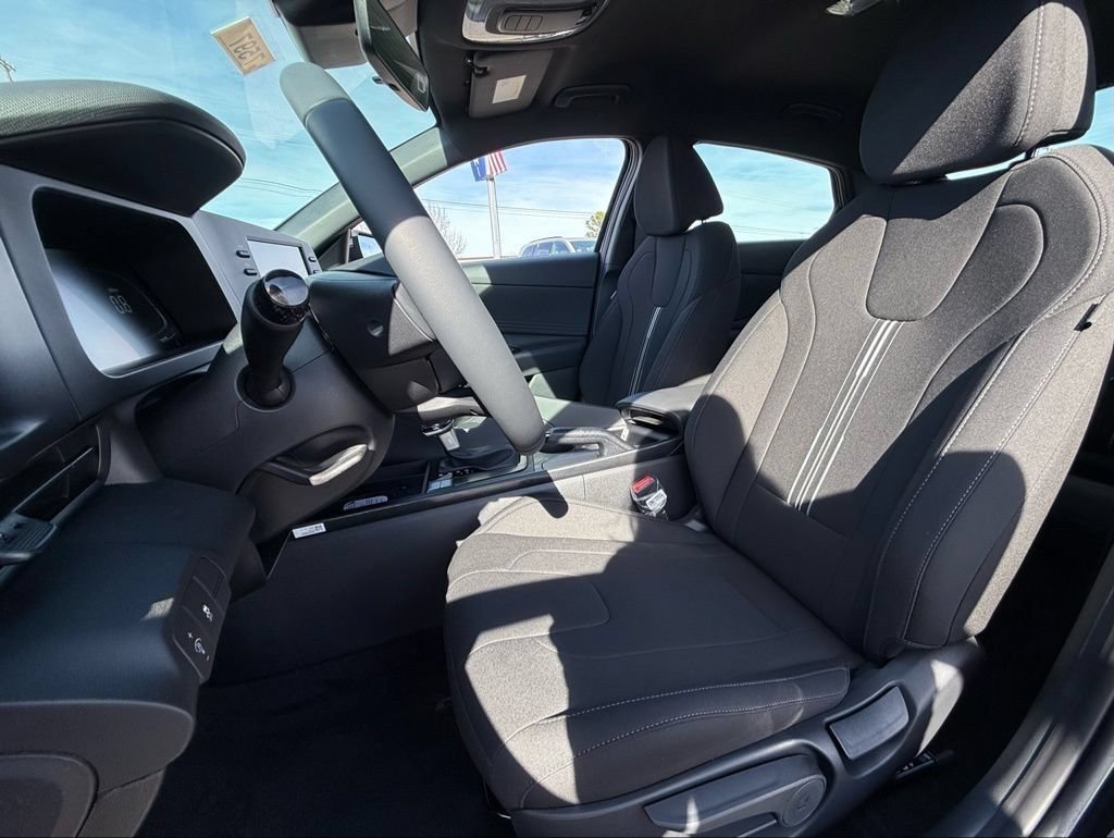 Certified 2025 Hyundai Elantra Sport FWD image 21
